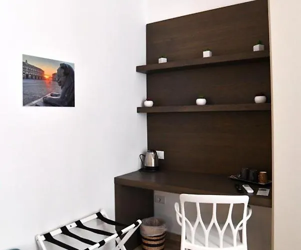 Il Picchio Di Chiaia نابولي