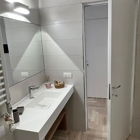 Il Picchio Di Chiaia Napoli